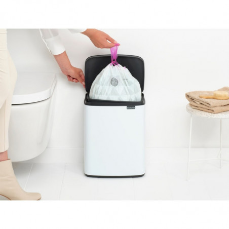 Κάδος Brabantia Bo Small 1006633, 12 l, Αθόρυβο και ομαλό άνοιγμα, Αντιολισθητική βάση, Λευκό