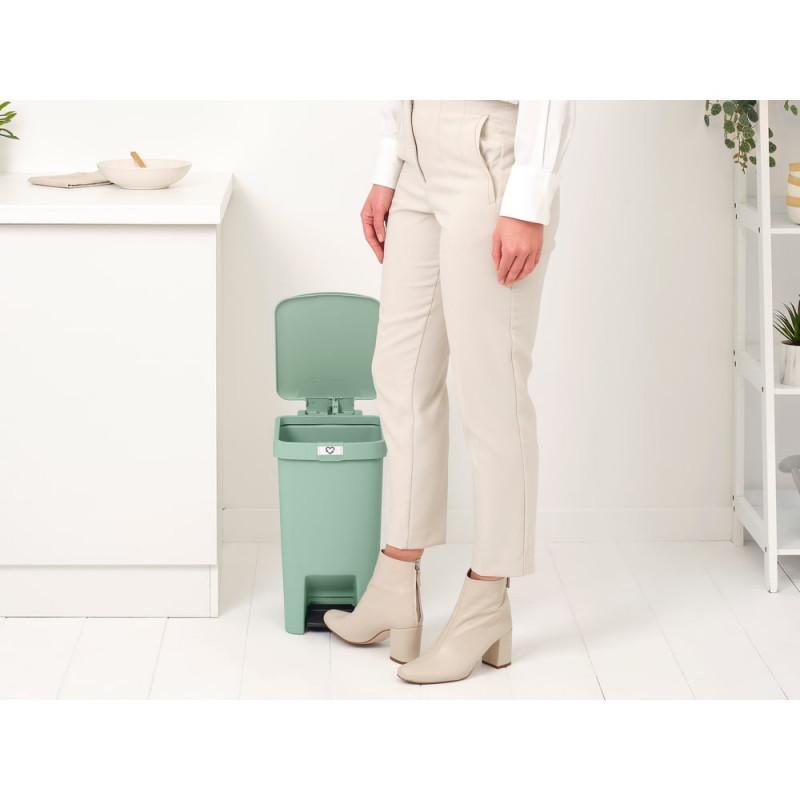Κάδος απορριμμάτων με πεντάλ Brabantia StepUp 1008481, 16 L, Οικολογικά υλικά, Μεγάλο άνοιγμα, Ανοιχτό πράσινο