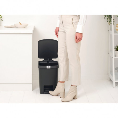 Κάδος απορριμμάτων με πεντάλ Brabantia StepUp 1008482, 25 L, Οικολογικά υλικά, Μεγάλο άνοιγμα, Σκούρο γκρι