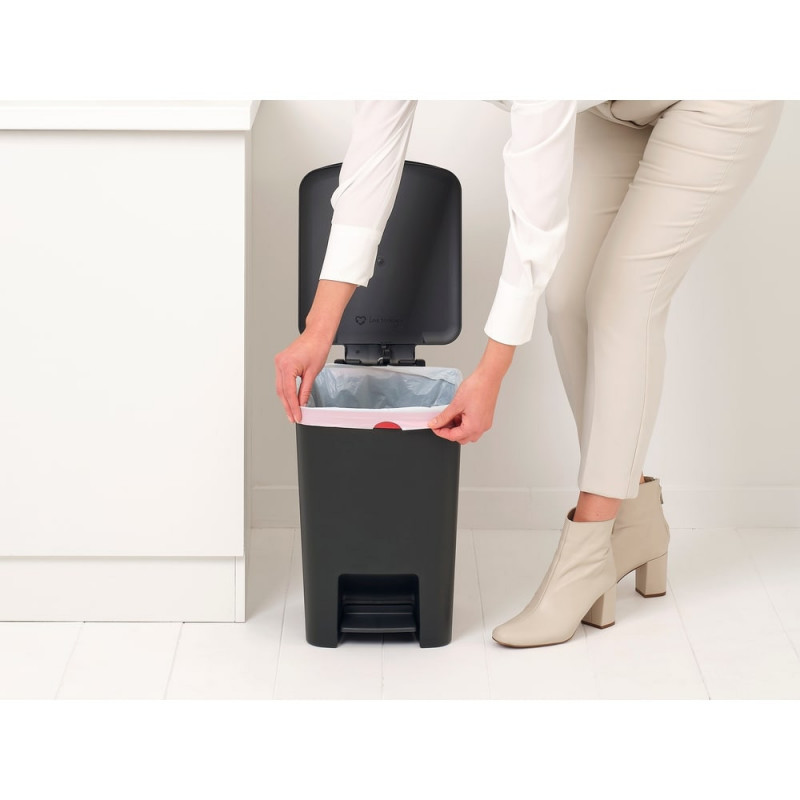 Κάδος απορριμμάτων με πεντάλ Brabantia StepUp 1008482, 25 L, Οικολογικά υλικά, Μεγάλο άνοιγμα, Σκούρο γκρι