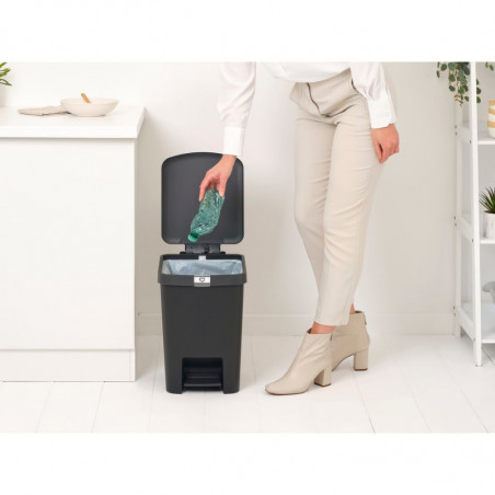 Κάδος απορριμμάτων με πεντάλ Brabantia StepUp 1008482, 25 L, Οικολογικά υλικά, Μεγάλο άνοιγμα, Σκούρο γκρι
