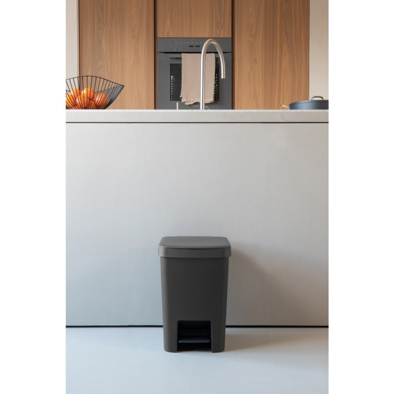 Κάδος απορριμμάτων με πεντάλ Brabantia StepUp 1008482, 25 L, Οικολογικά υλικά, Μεγάλο άνοιγμα, Σκούρο γκρι
