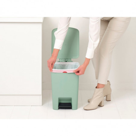 Κάδος απορριμμάτων με πεντάλ Brabantia StepUp 1008484, 25 L, Οικολογικά υλικά, Μεγάλο άνοιγμα, Ανοιχτό πράσινο