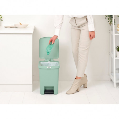 Κάδος απορριμμάτων με πεντάλ Brabantia StepUp 1008484, 25 L, Οικολογικά υλικά, Μεγάλο άνοιγμα, Ανοιχτό πράσινο