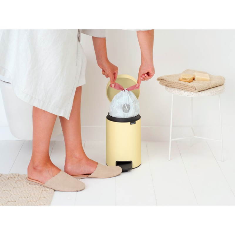Κάδος απορριμμάτων με πεντάλ Brabantia NewIcon 1008836, 3 L, Ομαλό κλείσιμο, Αντιολισθητική βάση, Κίτρινο