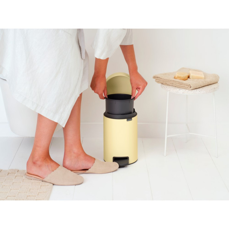 Κάδος απορριμμάτων με πεντάλ Brabantia NewIcon 1008836, 3 L, Ομαλό κλείσιμο, Αντιολισθητική βάση, Κίτρινο