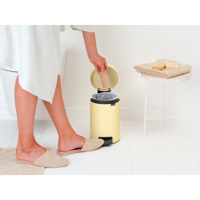 Κάδος απορριμμάτων με πεντάλ Brabantia NewIcon 1008836, 3 L, Ομαλό κλείσιμο, Αντιολισθητική βάση, Κίτρινο