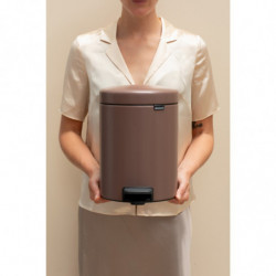 Κάδος με πεντάλ Brabantia NewIcon 1008841, 5 L, Ομαλό κλείσιμο, Αντιολισθητική βάση, Σατινέ φινίρισμα, Καφέ