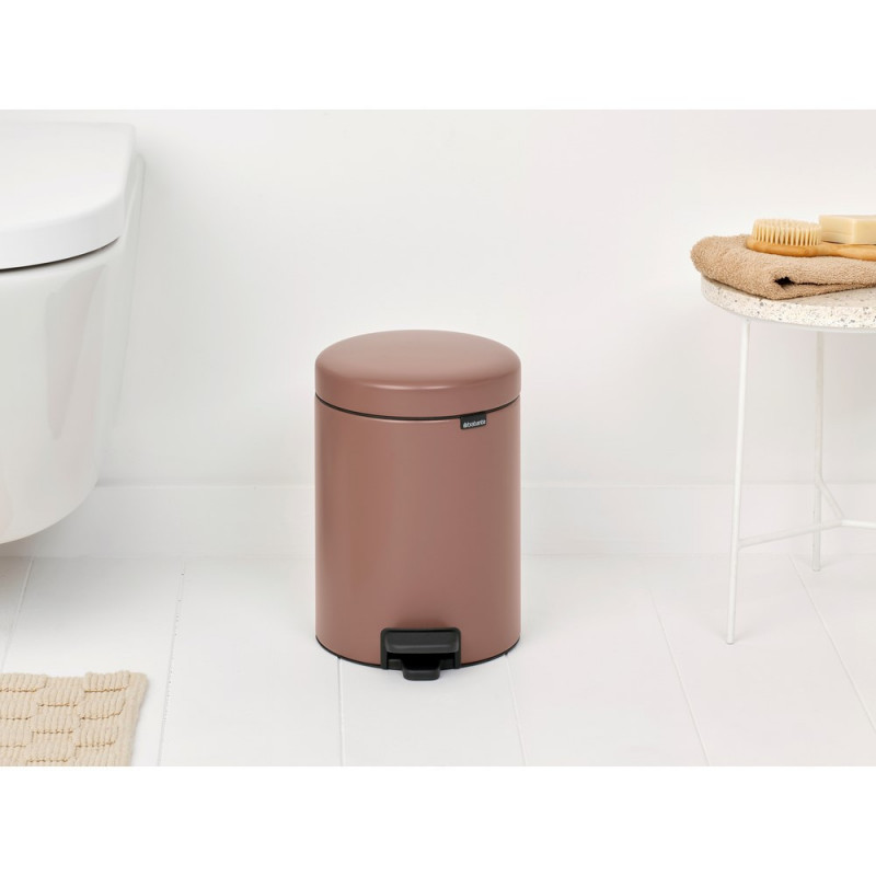 Κάδος με πεντάλ Brabantia NewIcon 1008841, 5 L, Ομαλό κλείσιμο, Αντιολισθητική βάση, Σατινέ φινίρισμα, Καφέ