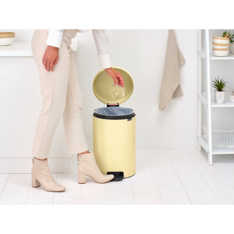 Κάδος απορριμμάτων με πεντάλ Brabantia NewIcon 649044, 20 l, Ομαλό κλείσιμο, Αντιολισθητική βάση, Κίτρινο