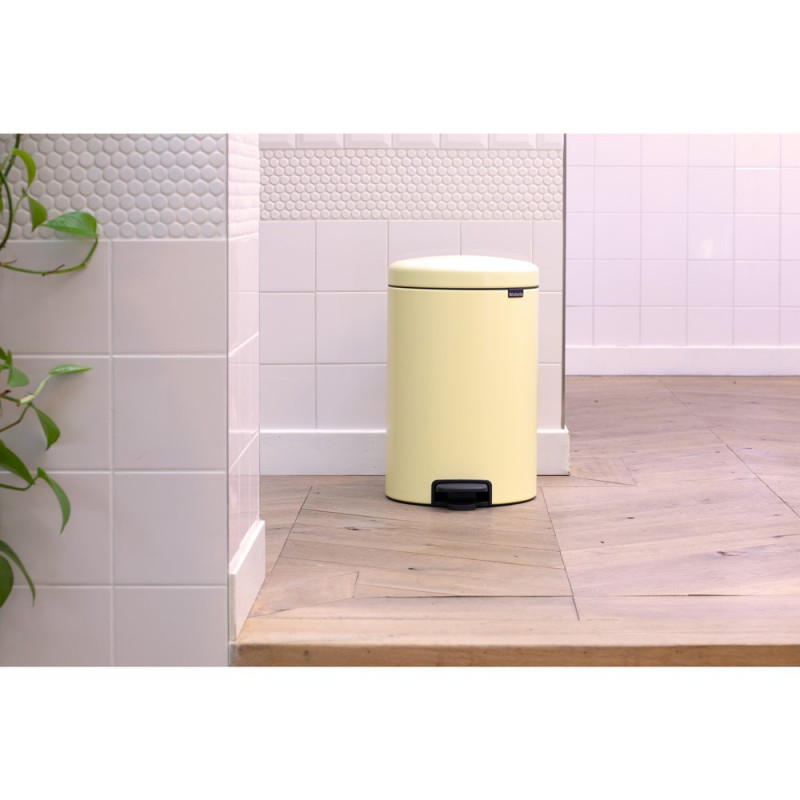 Κάδος απορριμμάτων με πεντάλ Brabantia NewIcon 649044, 20 l, Ομαλό κλείσιμο, Αντιολισθητική βάση, Κίτρινο