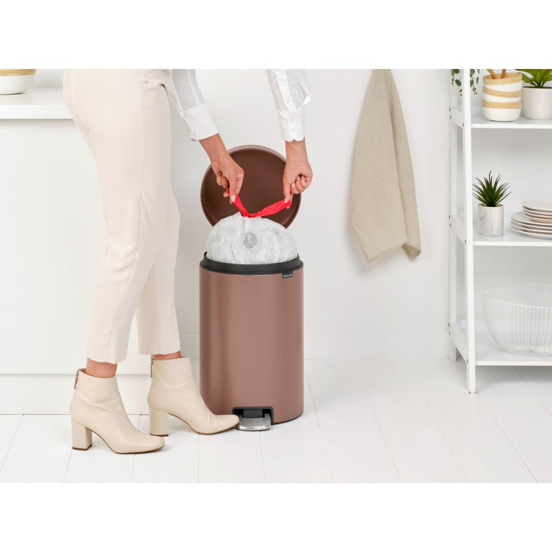 Κάδος με πεντάλ Brabantia NewIcon 1008849, 20 l, Ομαλό κλείσιμο, Αντιολισθητική βάση, Σατινέ φινίρισμα, Καφέ