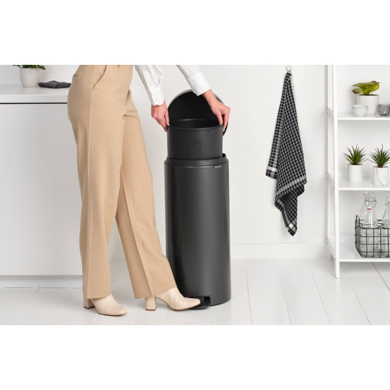Κάδος με πεντάλ Brabantia NewIcon 1008850, 30 l, Μαλακό κλείσιμο, Αντιολισθητική βάση, Σκούρο γκρι