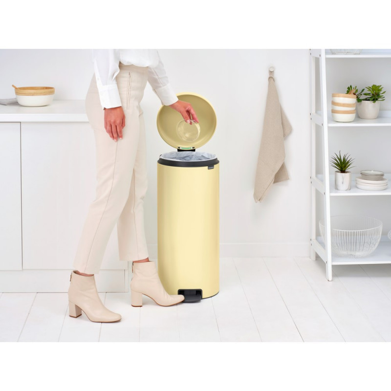 Κάδος απορριμμάτων με πεντάλ Brabantia NewIcon 1008852, 30 l, Εύκολο κλείσιμο, Αντιολισθητική βάση, Κίτρινο