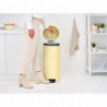 Κάδος απορριμμάτων με πεντάλ Brabantia NewIcon 1008852, 30 l, Εύκολο κλείσιμο, Αντιολισθητική βάση, Κίτρινο