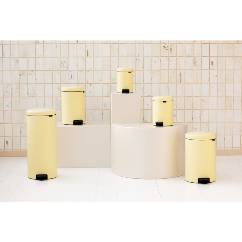 Κάδος απορριμμάτων με πεντάλ Brabantia NewIcon 1008852, 30 l, Εύκολο κλείσιμο, Αντιολισθητική βάση, Κίτρινο