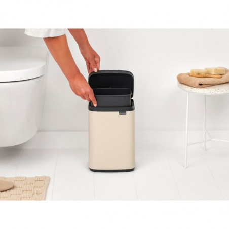 Κάδος Brabantia Bo Small 1008865, 4 L, Ομαλό και αθόρυβο άνοιγμα, Αντιολισθητική βάση, Μπεζ