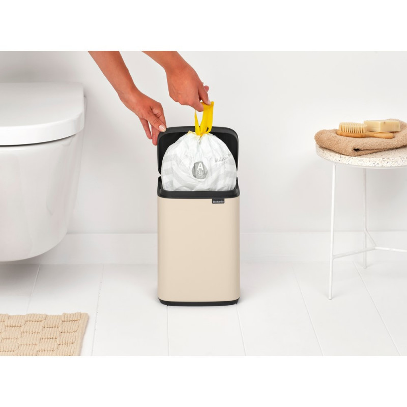 Κάδος Brabantia Bo Small 1008865, 4 L, Ομαλό και αθόρυβο άνοιγμα, Αντιολισθητική βάση, Μπεζ