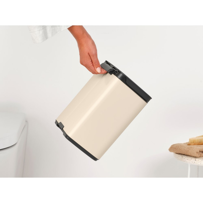 Κάδος Brabantia Bo Small 1008865, 4 L, Ομαλό και αθόρυβο άνοιγμα, Αντιολισθητική βάση, Μπεζ