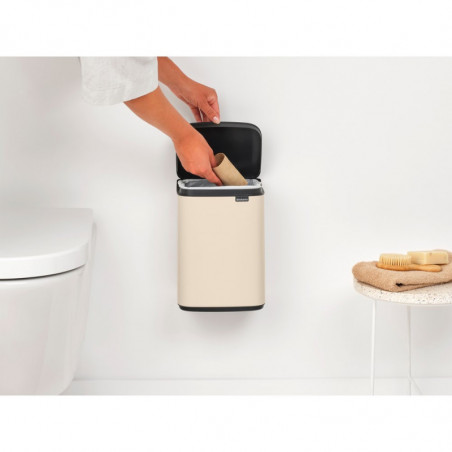 Κάδος Brabantia Bo Small 1008865, 4 L, Ομαλό και αθόρυβο άνοιγμα, Αντιολισθητική βάση, Μπεζ