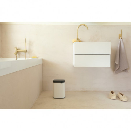 Κάδος Brabantia Bo Small 1008865, 4 L, Ομαλό και αθόρυβο άνοιγμα, Αντιολισθητική βάση, Μπεζ