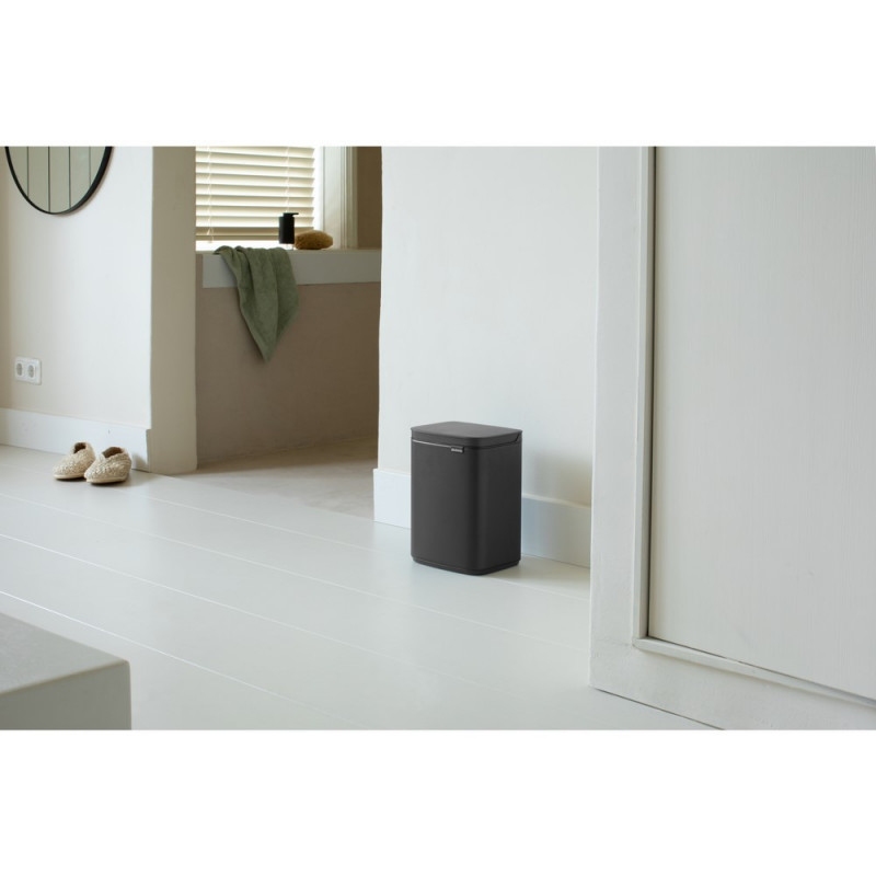 Κάδος Brabantia Bo Small 1008866, 4 L, Ομαλό και αθόρυβο άνοιγμα, Αντιολισθητική βάση, Ορυκτή επίστρωση, Σκούρο γκρι