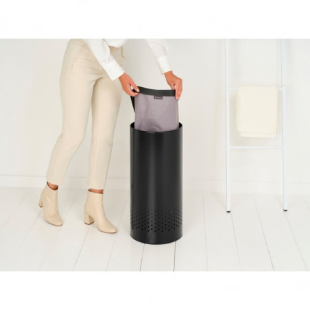 Brabantia 1008916 Καλάθι πλυντηρίου ρούχων, 35 L, πλαστικό καπάκι, πλήρωση χωρίς άνοιγμα, οπές εξαερισμού, μαύρο