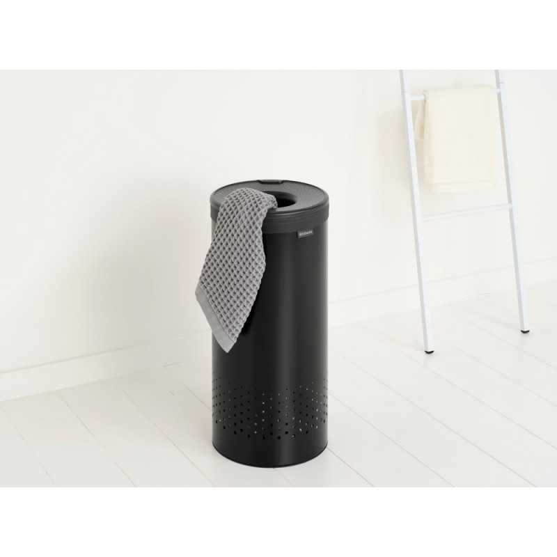 Brabantia 1008916 Καλάθι πλυντηρίου ρούχων, 35 L, πλαστικό καπάκι, πλήρωση χωρίς άνοιγμα, οπές εξαερισμού, μαύρο