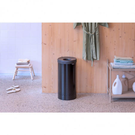 Brabantia 1008916 Καλάθι πλυντηρίου ρούχων, 35 L, πλαστικό καπάκι, πλήρωση χωρίς άνοιγμα, οπές εξαερισμού, μαύρο