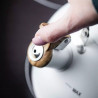 Τσαγιέρα με σφυρίχτρα Kinghoff KH 1860, 2.5l, Επαγωγή, Ξύλινη λαβή, Λευκό