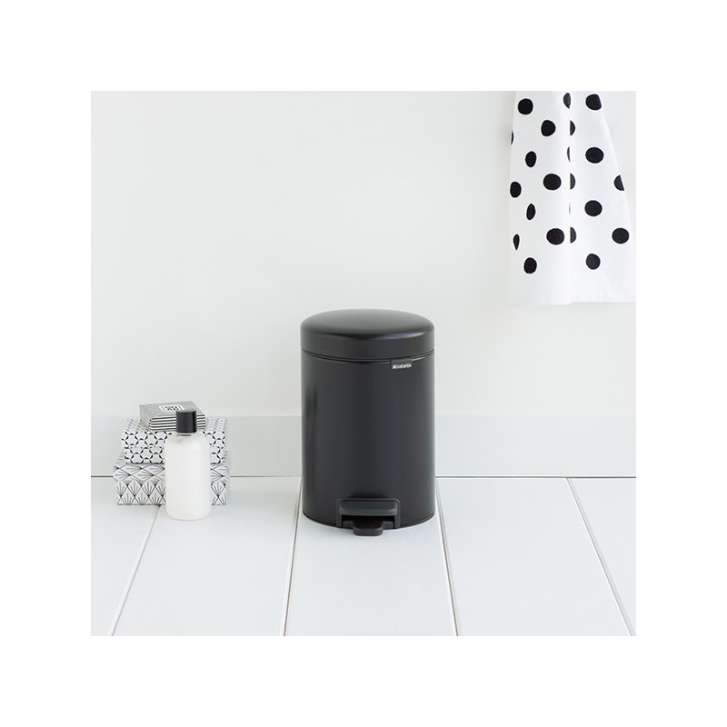 Κάδος με πεντάλ Brabantia NewIcon 649001, 3 L, Ομαλό κλείσιμο, Αντιολισθητική βάση, Μαύρο