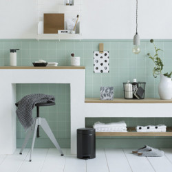 Κάδος με πεντάλ Brabantia NewIcon 649001, 3 L, Ομαλό κλείσιμο, Αντιολισθητική βάση, Μαύρο