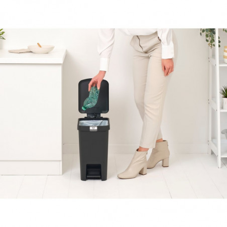 Κάδος απορριμμάτων με πεντάλ Brabantia StepUp 1008479, 16 L, Οικολογικά υλικά, Μεγάλο άνοιγμα, Σκούρο γκρι