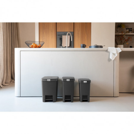 Κάδος απορριμμάτων με πεντάλ Brabantia StepUp 1008479, 16 L, Οικολογικά υλικά, Μεγάλο άνοιγμα, Σκούρο γκρι