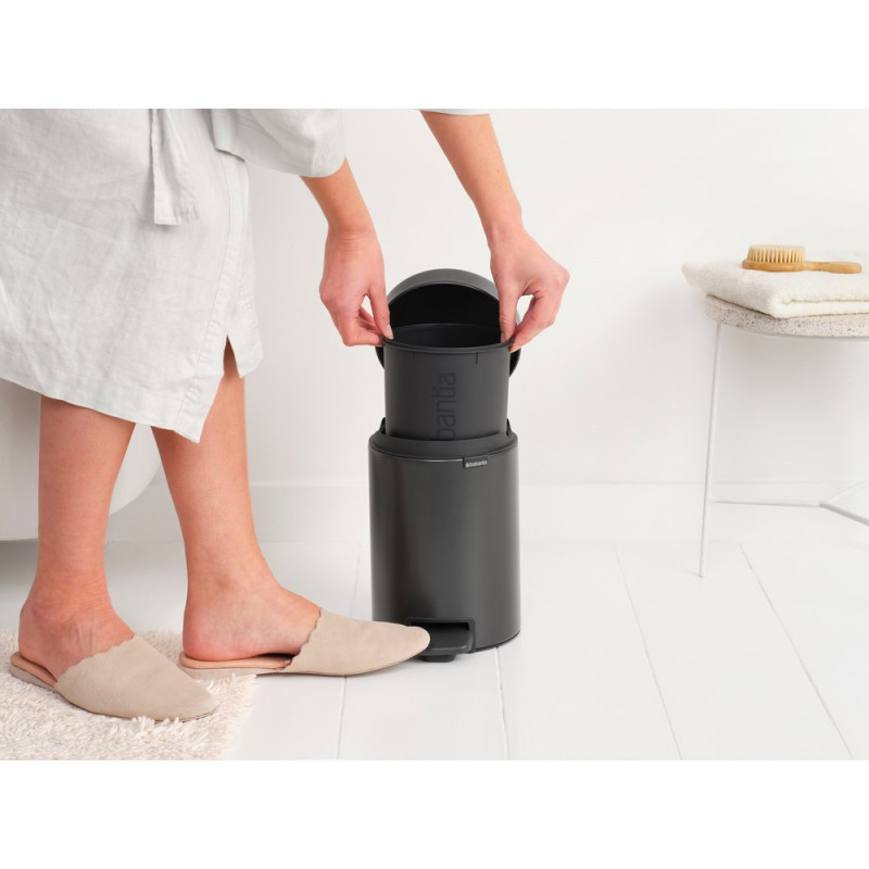 Κάδος απορριμμάτων με πεντάλ Brabantia NewIcon 1008834, 3 L, Ομαλό κλείσιμο, Αντιολισθητική βάση, Σκούρο γκρι