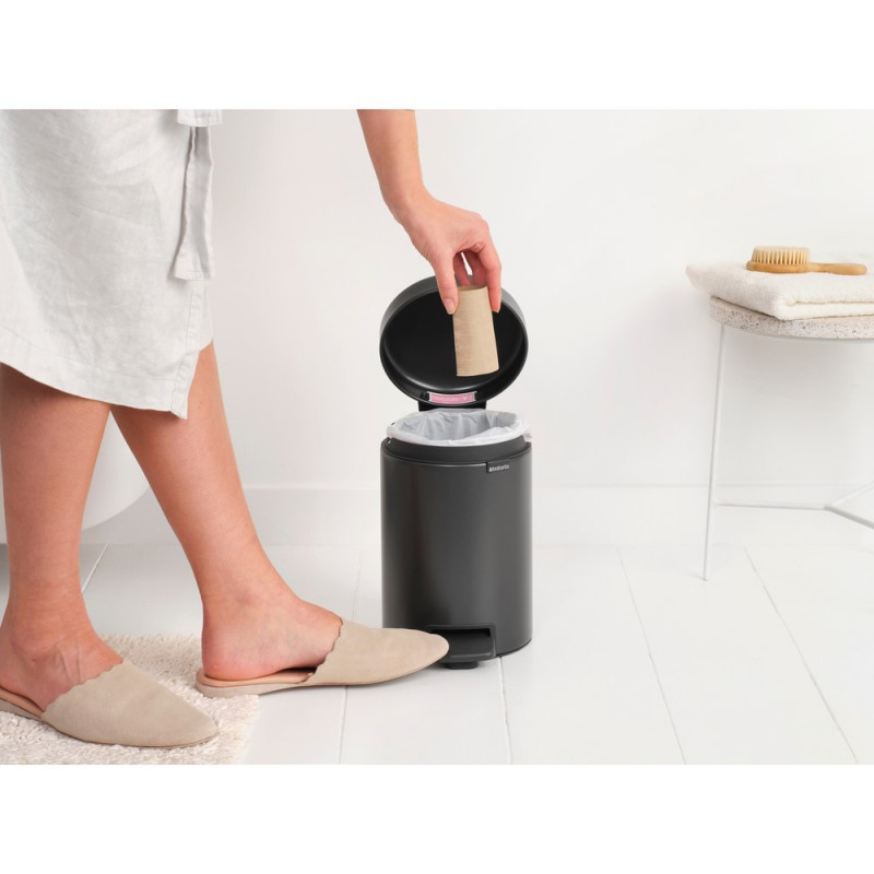 Κάδος απορριμμάτων με πεντάλ Brabantia NewIcon 1008834, 3 L, Ομαλό κλείσιμο, Αντιολισθητική βάση, Σκούρο γκρι