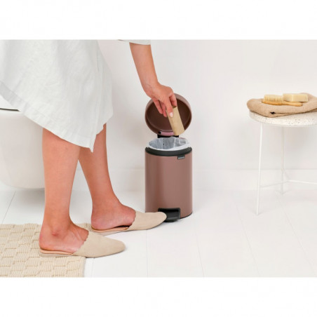 Κάδος με πεντάλ Brabantia NewIcon 1008837, 3 L, Ομαλό κλείσιμο, Αντιολισθητική βάση, Σατινέ φινίρισμα, Καφέ