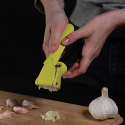 Πρέσα σκόρδου Trebonn PESTO 1523206, 18 cm, Μαλακή λαβή, Αφαιρούμενο εξάρτημα, Μαύρο/Κίτρινο
