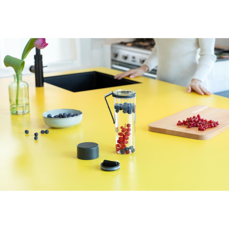 Μπουκάλι Brabantia Make&Take 1006278, 500 ml, Με σουρωτήρι, Προστασία από διαρροές, Μεγάλο άνοιγμα, Σκούρο γκρι/Διαφανές