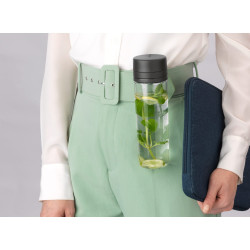 Μπουκάλι Brabantia Make&Take 1006278, 500 ml, Με σουρωτήρι, Προστασία από διαρροές, Μεγάλο άνοιγμα, Σκούρο γκρι/Διαφανές