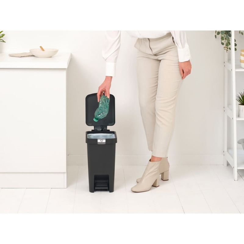 Κάδος απορριμμάτων με πεντάλ Brabantia StepUp 1008476, 10 L, Οικολογικά υλικά, Μεγάλο άνοιγμα, Σκούρο γκρι