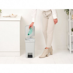 Κάδος απορριμμάτων με πεντάλ Brabantia StepUp 1008480, 16 L, Οικολογικά υλικά, Μεγάλο άνοιγμα, Ανοιχτό γκρι