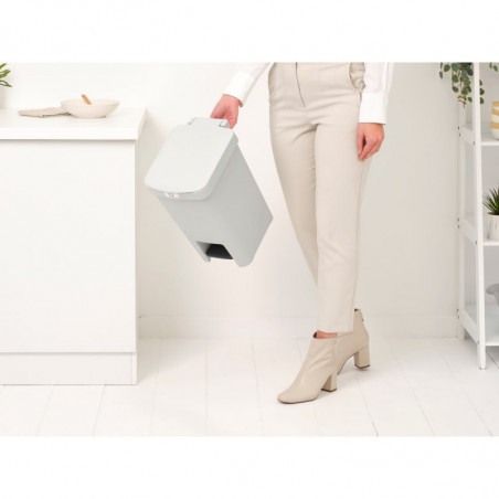 Κάδος απορριμμάτων με πεντάλ Brabantia StepUp 1008480, 16 L, Οικολογικά υλικά, Μεγάλο άνοιγμα, Ανοιχτό γκρι