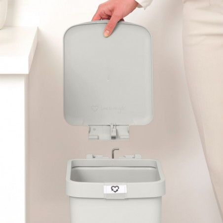 Κάδος απορριμμάτων με πεντάλ Brabantia StepUp 1008480, 16 L, Οικολογικά υλικά, Μεγάλο άνοιγμα, Ανοιχτό γκρι