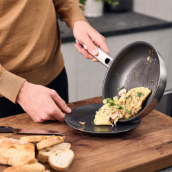 Τηγάνι Zwilling Joy Plus 1029413, 28 cm, Αντικολλητική επίστρωση Permaresist Ultra, Ανοξείδωτο ατσάλι 18/10, Επαγωγή, Inox