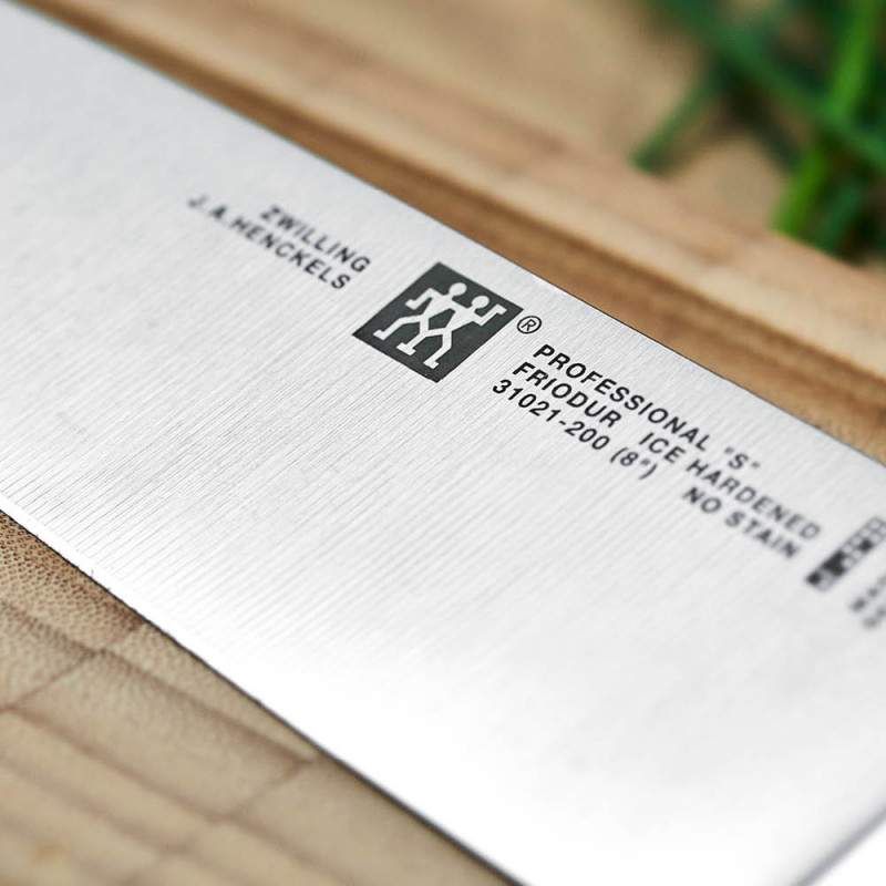 Επαγγελματικό μαχαίρι σεφ Zwilling Professional S 31021201, 20cm, Ανοξείδωτο ατσάλι 18/10, σφυρήλατα λεπίδες Sigmaforge, σκλήρυνση πάγου Friodur, Ασημί/Μαύρο