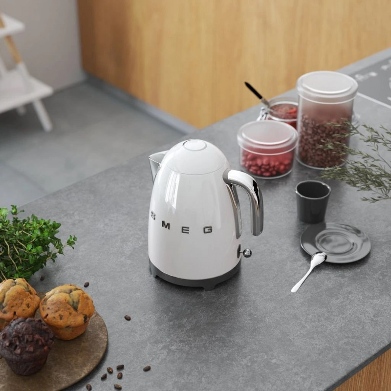 Ηλεκτρικός βραστήρας SMEG KLF03WHEU, 2400W, 1.7 l, Ανοξείδωτο, Πλένεται το φίλτρο, Αυτόματη απενεργοποίηση, Λευκό