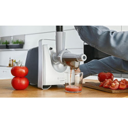 Κρεατομηχανή Bosch MFW68660, 2200W, εξάρτημα για ντομάτες και λουκάνικα, αντίστροφη λειτουργία, 4,3 kg/min, Inox