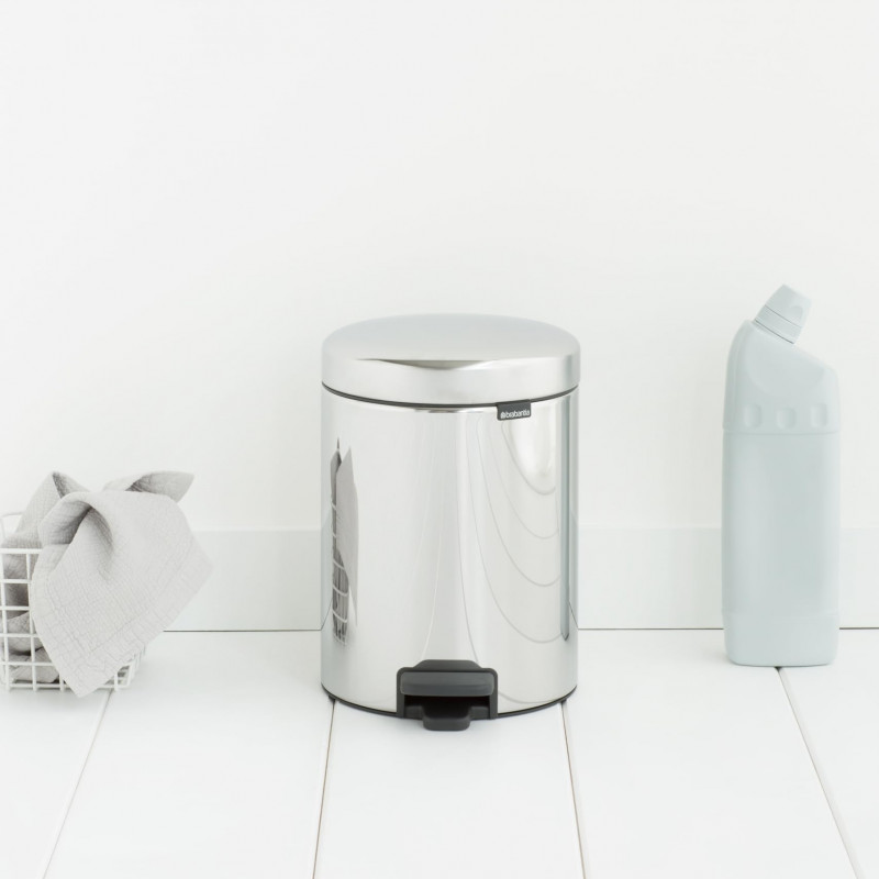 Κάδος απορριμμάτων με πεντάλ Brabantia NewIcon 649010, 5 L, Εύκολο κλείσιμο, Αντιολισθητική βάση, Inox