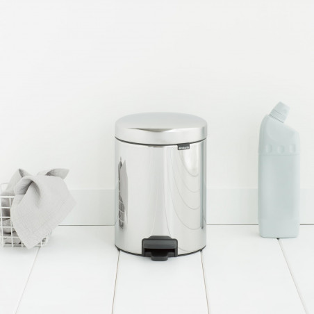 Κάδος απορριμμάτων με πεντάλ Brabantia NewIcon 649010, 5 L, Εύκολο κλείσιμο, Αντιολισθητική βάση, Inox